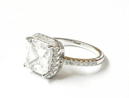 A White Cubic Zirconia Silver Ring