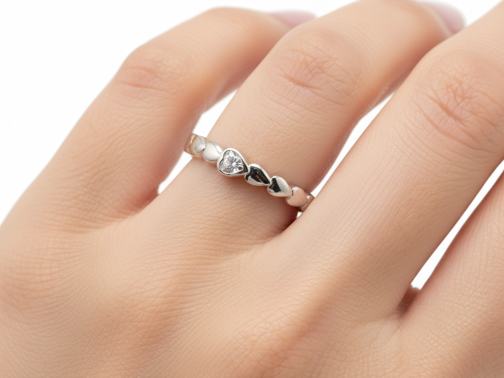 White Cubic Zirconia Silver Heart Design Ring