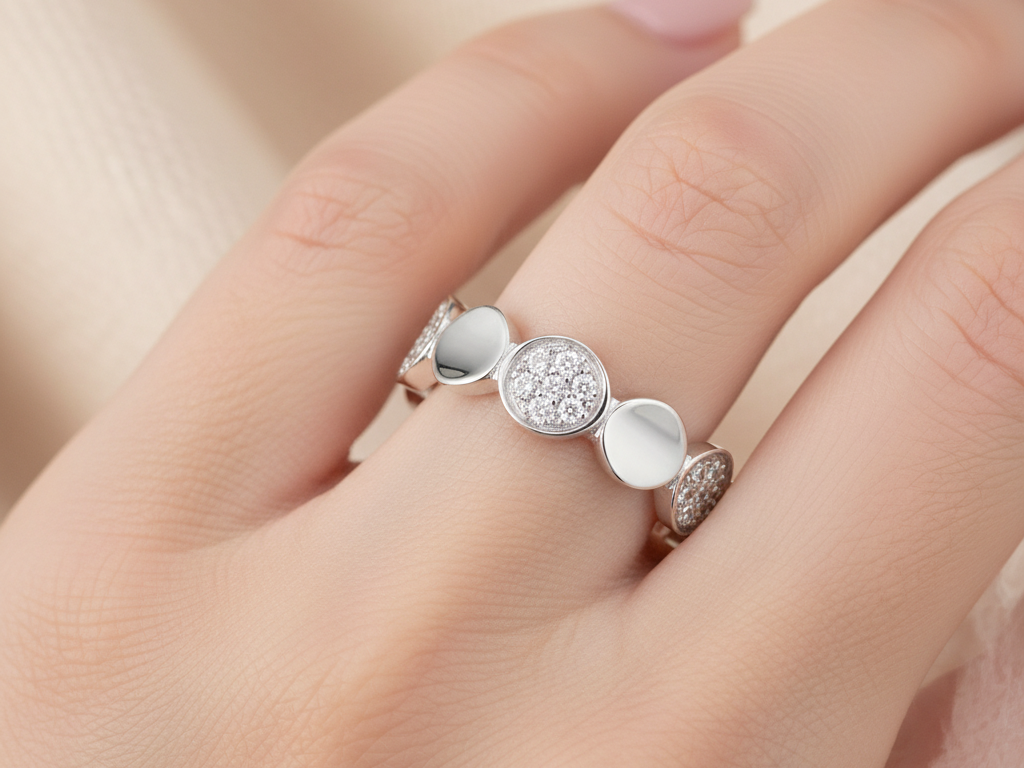 A Silver Cz Ring