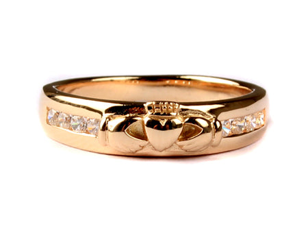 9ct Yellow Gold Cz Ring.