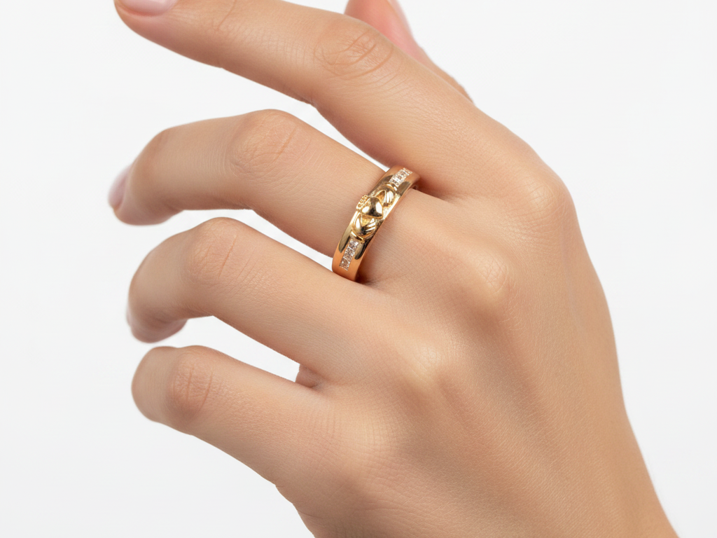 9ct Yellow Gold Cz Ring.