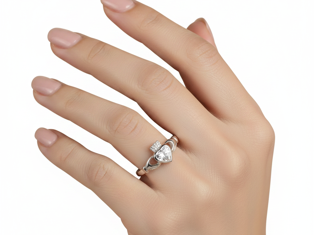 9ct White Gold Ring.