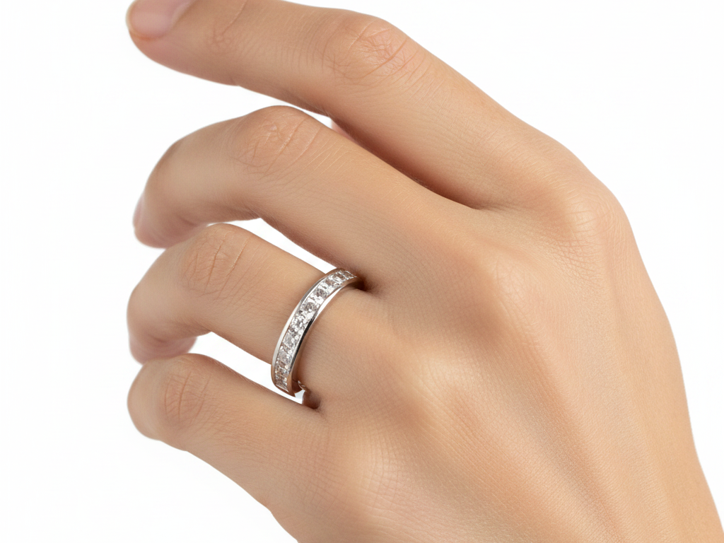 9ct White Gold Diamond Brilliant Cut Ring.