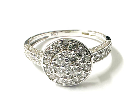 9ct White Gold Cz Ring.