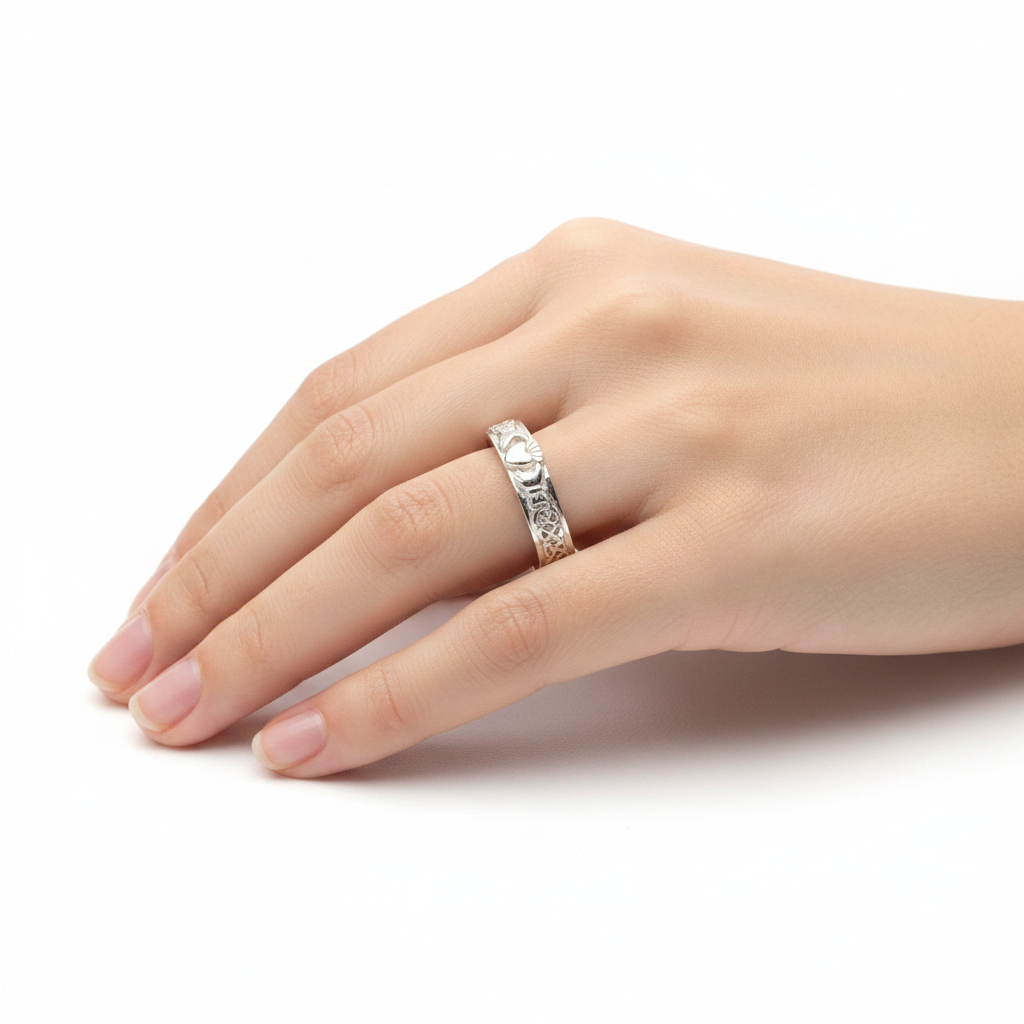 9CT White Gold Ring.