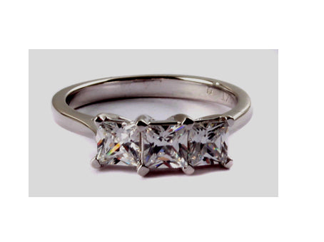 9ct White Gold Cz Ring.