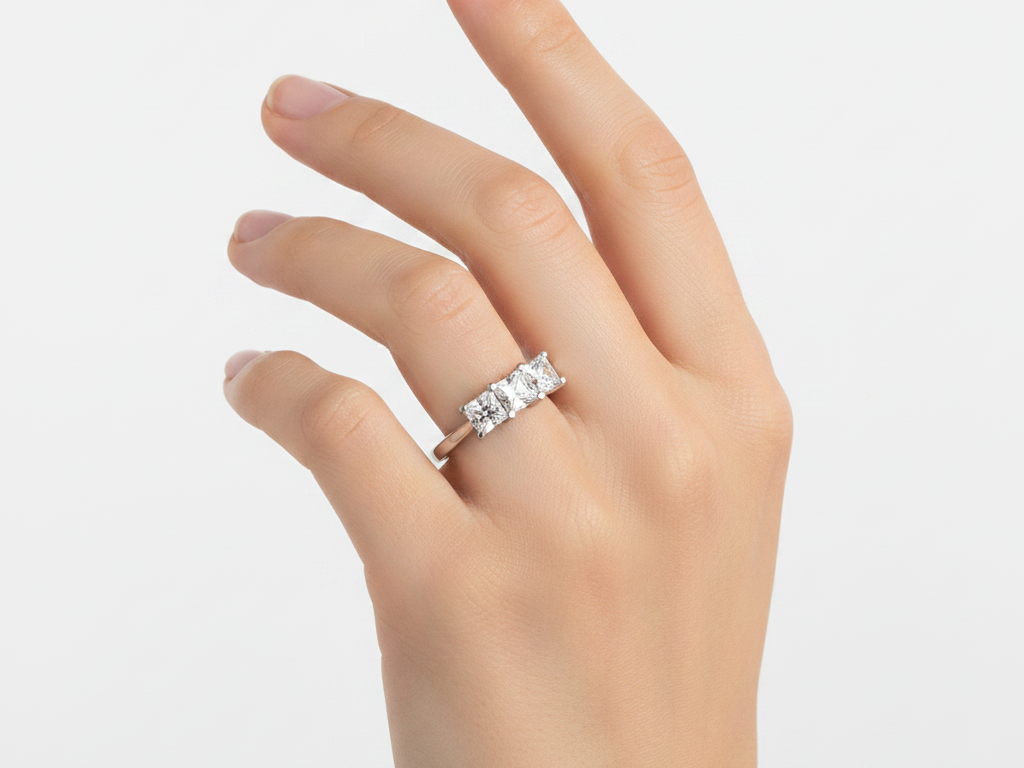 9ct White Gold Cz Ring.