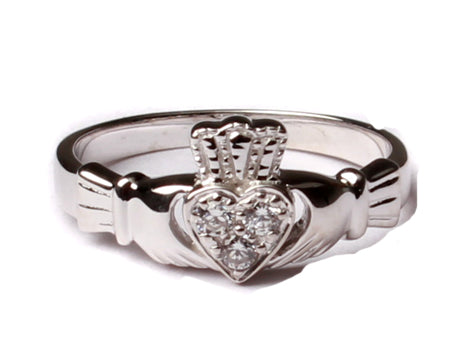 9ct White Gold Ring.