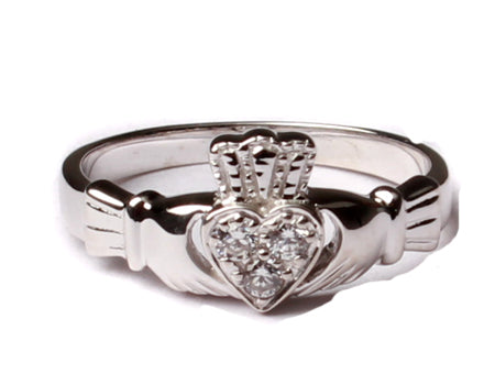 9ct White Gold Ring.