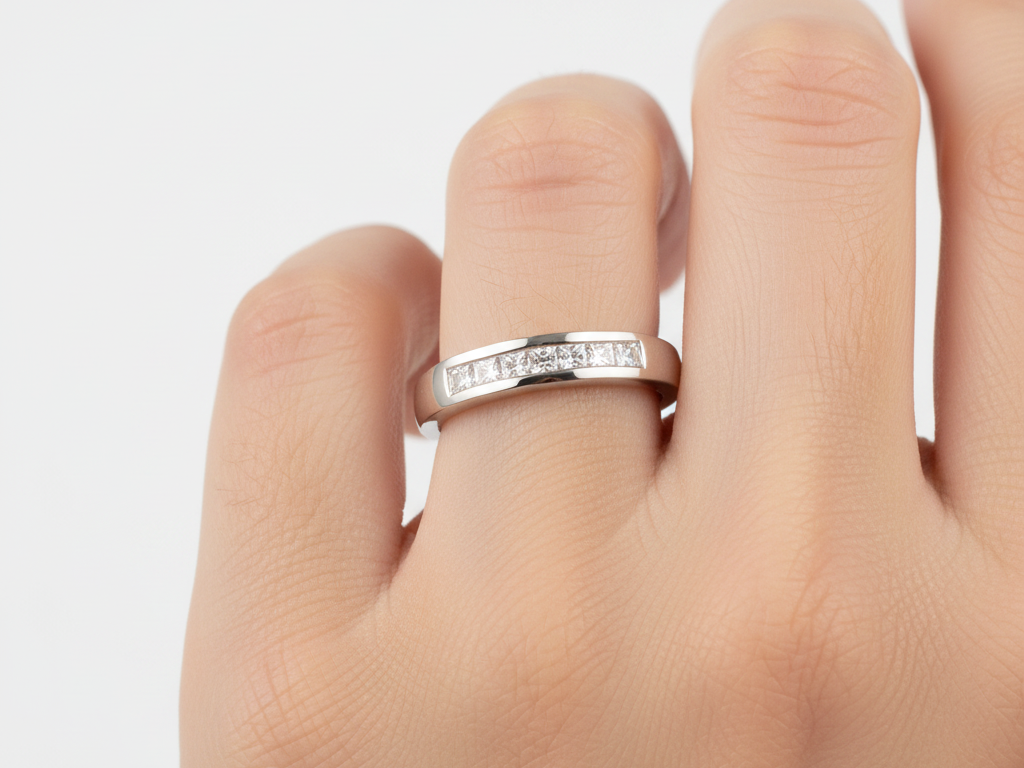 9ct White Gold Cz Ring.