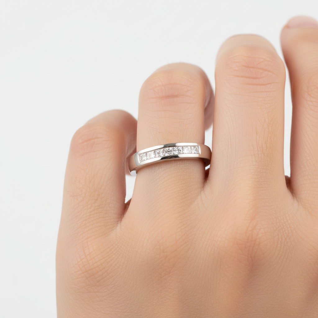 9ct White Gold Cz Ring.
