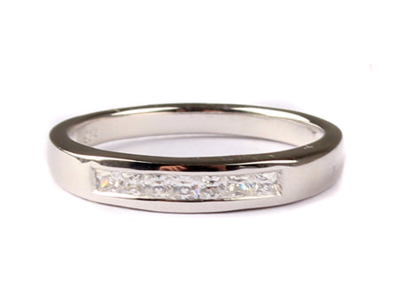 9ct White Gold Cz Ring.