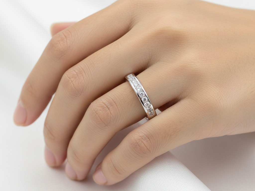 9ct White Gold Diamond Brilliant Cut Ring.