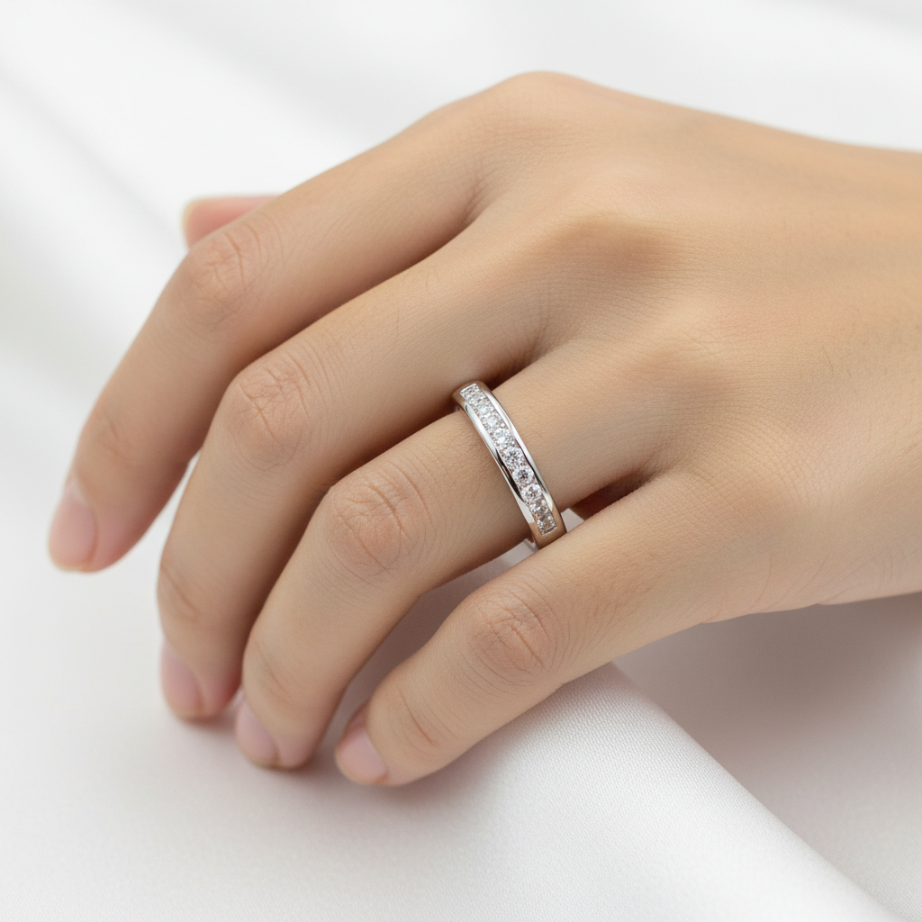 9ct White Gold Diamond Brilliant Cut Ring.
