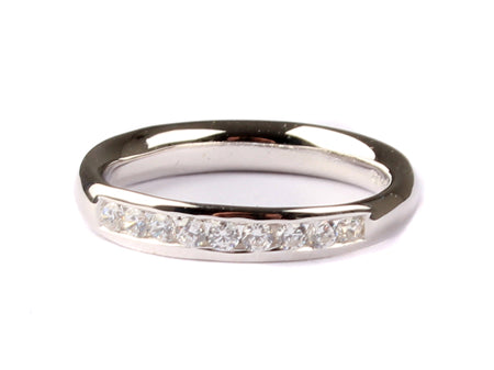 9ct White Gold Cz Ring.