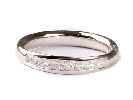 9ct White Gold Diamond Princess Cut Ring.