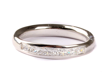 9ct White Gold Cz Ring.