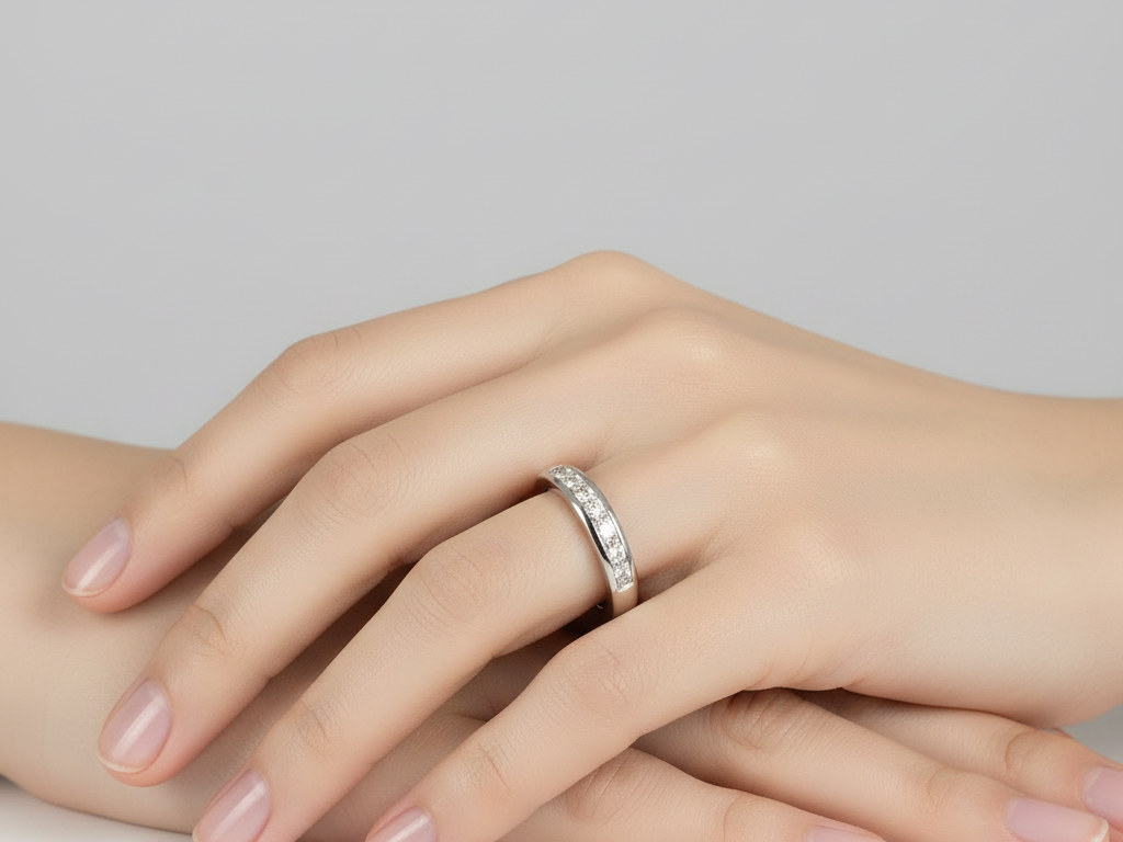 9ct White Gold Cz Ring.