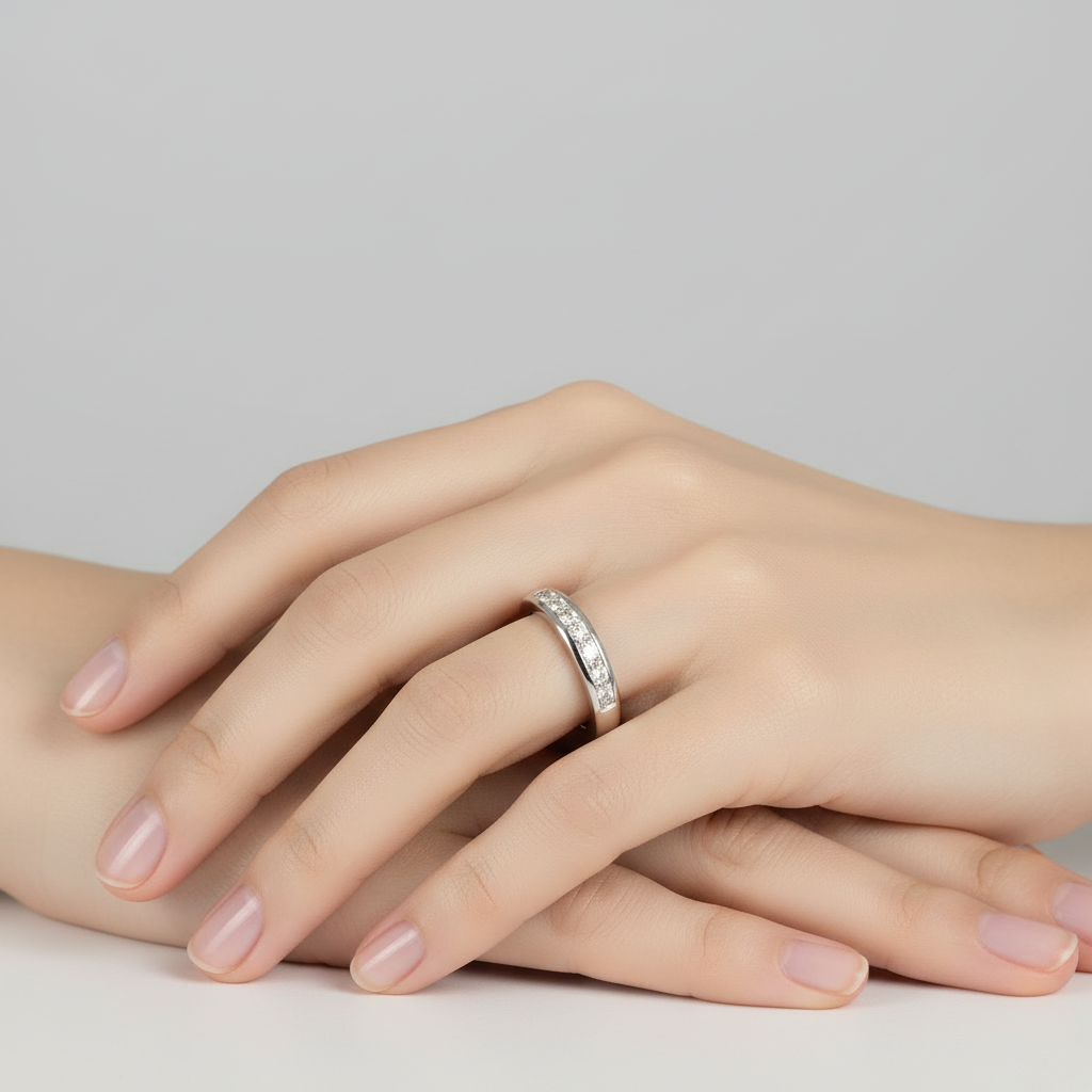 9ct White Gold Cz Ring.
