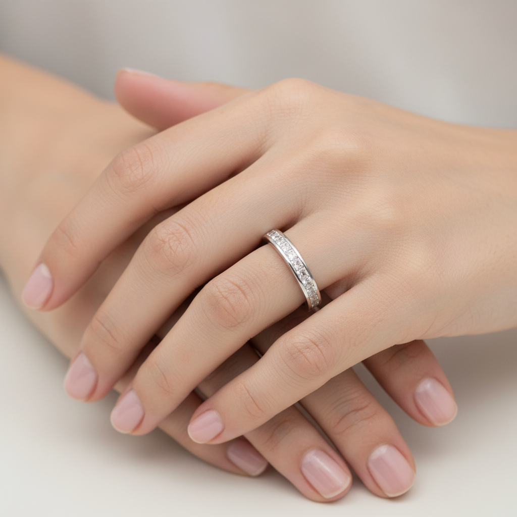 9ct White Gold Cz Ring.