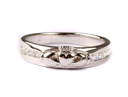 9ct White Gold Cz Ring.