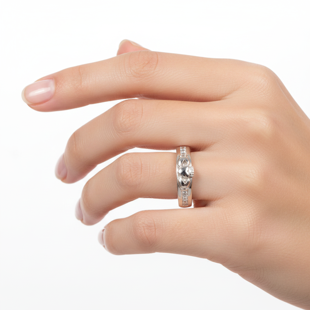 9ct White Gold Diamond Ring.