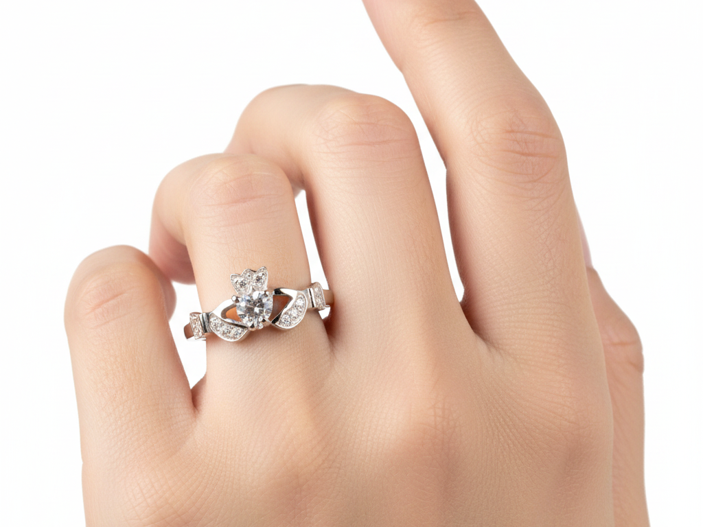 9ct White Gold Ring.