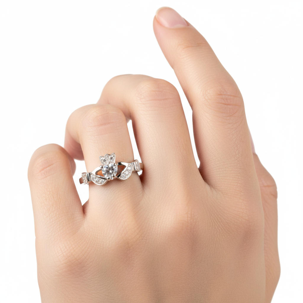 9ct White Gold Ring.
