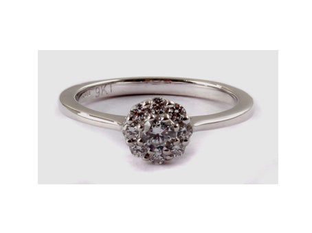9ct White Gold Cz Ring.