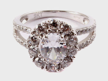 9ct White Gold Cz Ring.