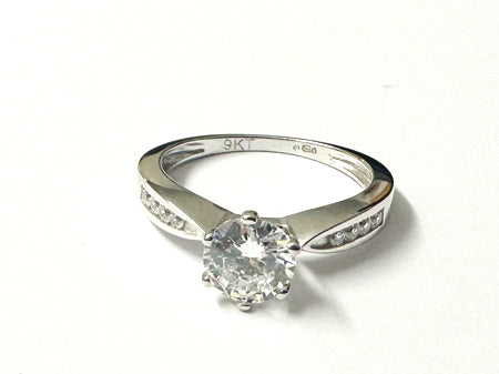 9ct White Gold Cz Ring.