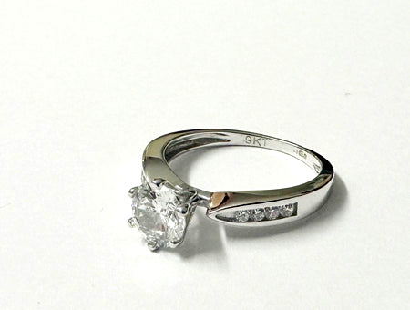 9ct White Gold Cz Ring.