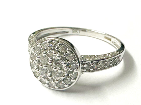 9ct White Gold Cz Ring.