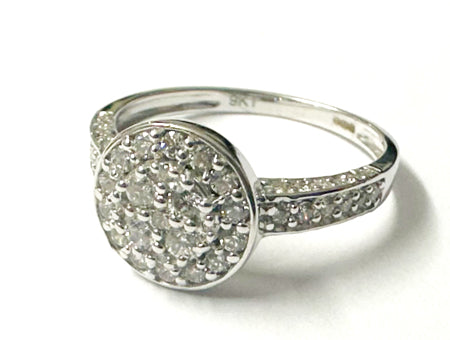 9ct White Gold Cz Ring.