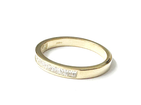 9ct Yellow Gold Princess Cz Ring.