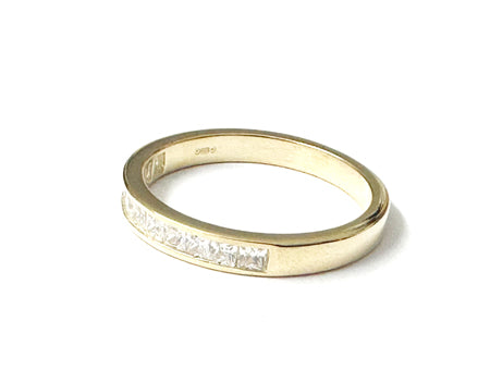 9ct Yellow Gold Princess Cz Ring.