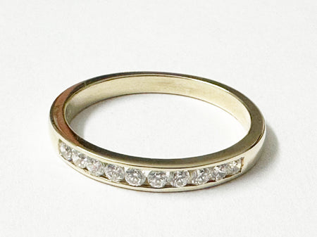9ct Yellow Gold Round Cz Ring.