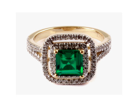 A 9ct Yellow Gold Emerald Cz Ring.