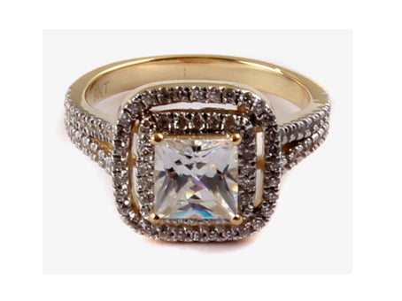 A 9ct Yellow Gold Cz Ring.