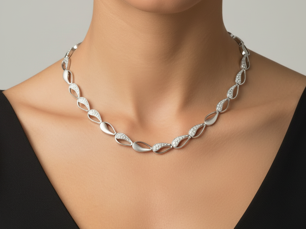 A White Cubic Zirconia Necklace