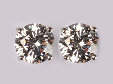 A White Cubic Zirconia Earring