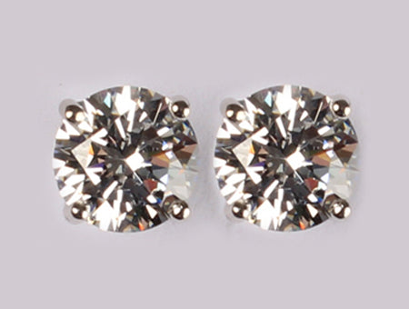 A White Cubic Zirconia Earring