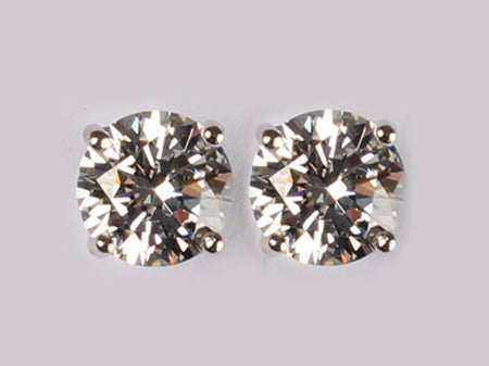 A White Cubic Zirconia Earring