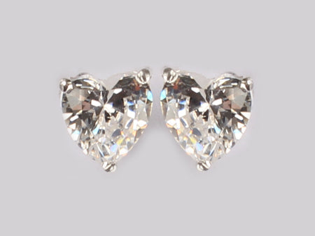 A White Cubic Zirconia Heart Earring 6mm