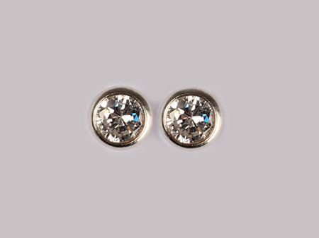 A White Cubic Zirconia Earring 5mm