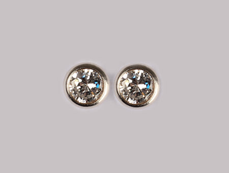 A White Cubic Zirconia Earring 5mm