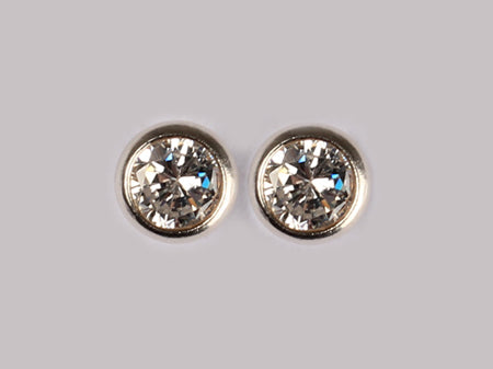 A White Cubic Zirconia Earring 6mm