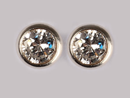 A White Cubic Zirconia Earring 8mm