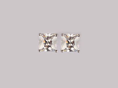 A White Cubic Zirconia Earring 4X4