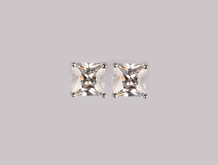 A White Cubic Zirconia Earring 4X4